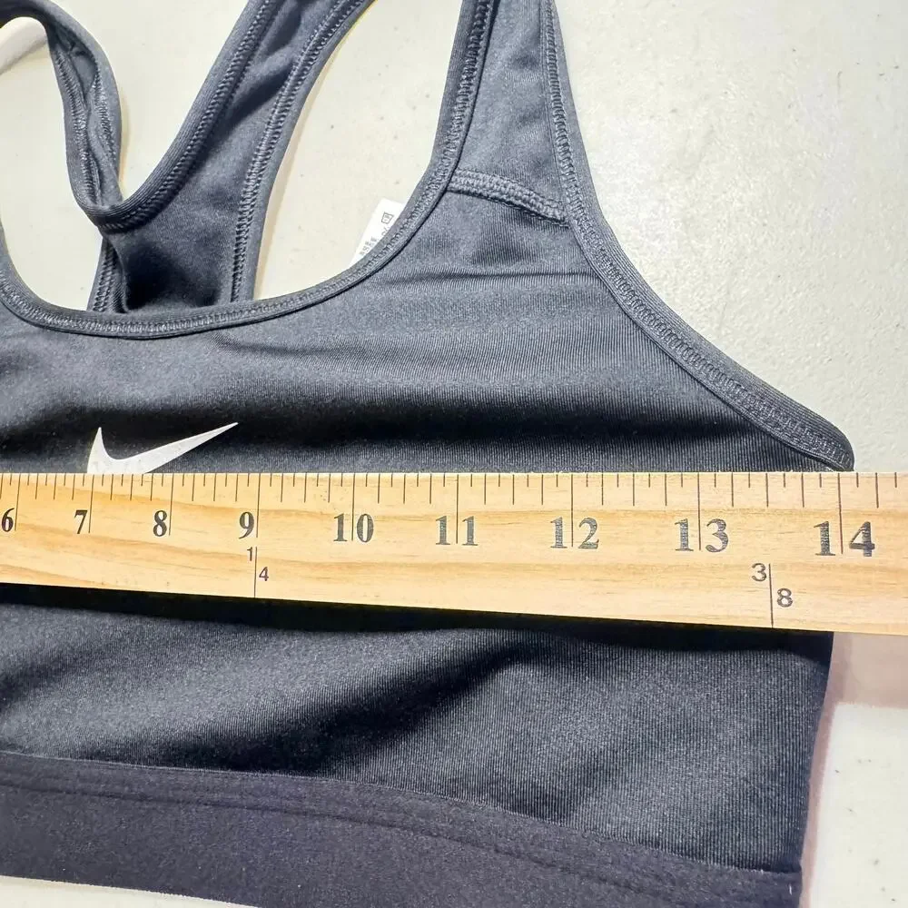 Nike DRI Fit Sports Bra Black and white Sz M 14” pit to pit Excellent condition